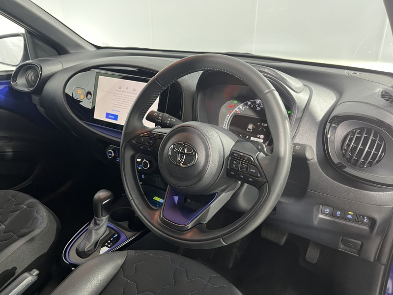 2025 (75) TOYOTA AYGO X 1.0 VVT-i Exclusive 5dr Auto 5911568