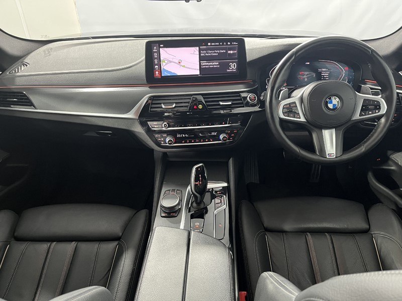 2021 (71) BMW 5 SERIES 530d xDrive MHT M Sport 4dr Auto 5884533