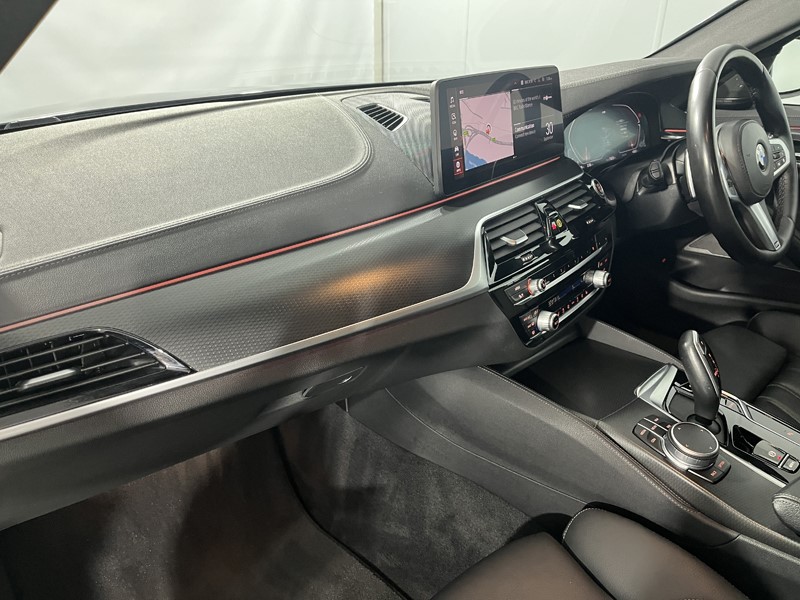 2021 (71) BMW 5 SERIES 530d xDrive MHT M Sport 4dr Auto 5884536