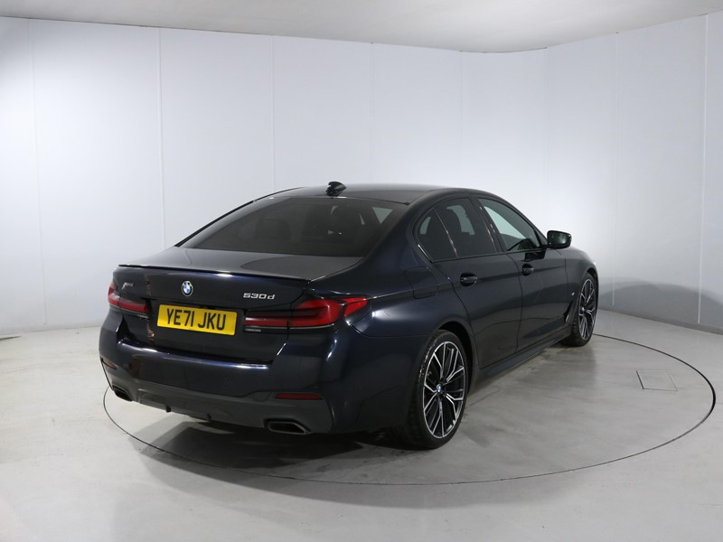 2021 (71) BMW 5 SERIES 530d xDrive MHT M Sport 4dr Auto 5884580