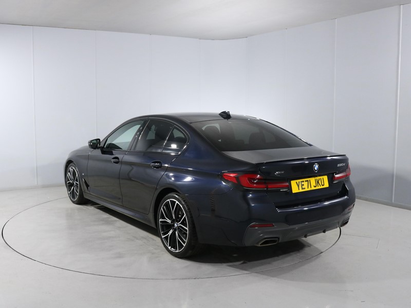 2021 (71) BMW 5 SERIES 530d xDrive MHT M Sport 4dr Auto 5884531