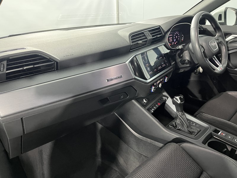 2021 (21) AUDI Q3 40 TDI 200 Quattro S Line 5dr S Tronic 5889066