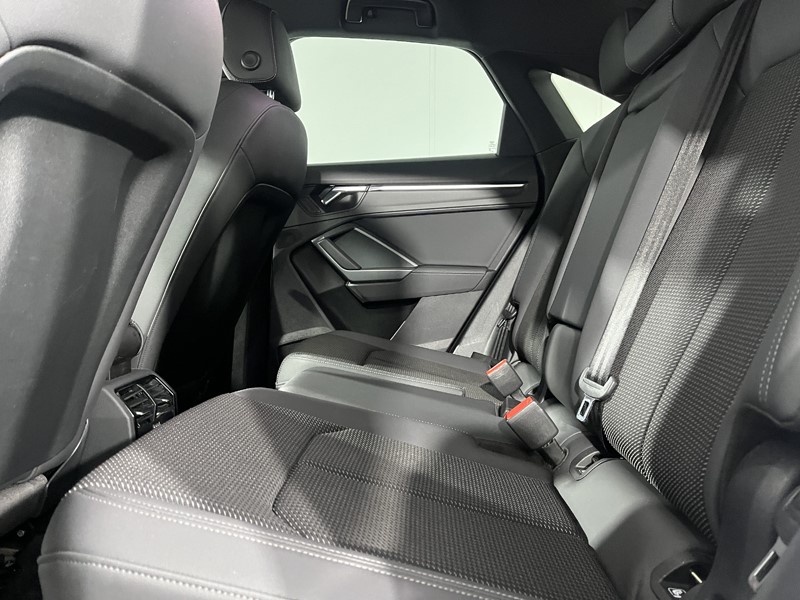 2021 (21) AUDI Q3 40 TDI 200 Quattro S Line 5dr S Tronic 5889091