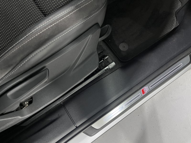 2021 (21) AUDI Q3 40 TDI 200 Quattro S Line 5dr S Tronic 5889077
