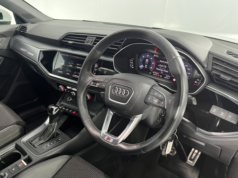 2021 (21) AUDI Q3 40 TDI 200 Quattro S Line 5dr S Tronic 5889065