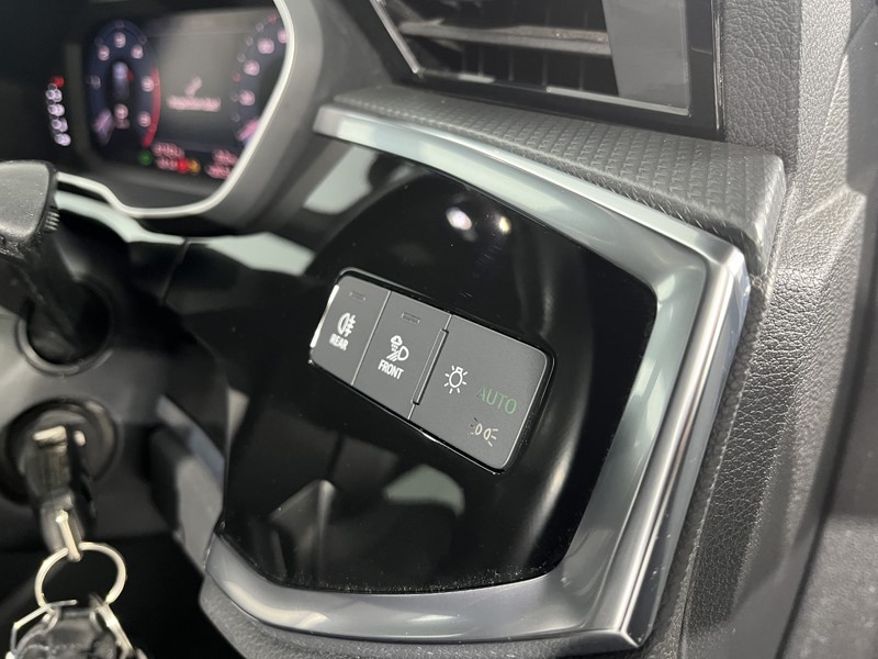 2021 (21) AUDI Q3 40 TDI 200 Quattro S Line 5dr S Tronic 5889079
