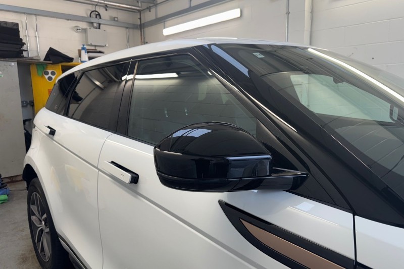 2025 (25) LAND ROVER RANGE ROVER EVOQUE 1.5 P270e Dynamic SE 5dr Auto 5044025