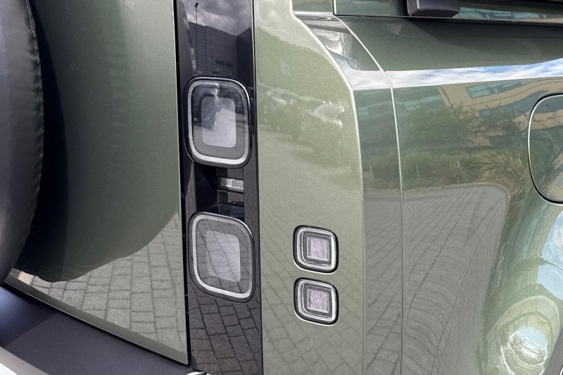  LAND ROVER DEFENDER 3.0 D350 X-Dynamic HSE 110 5dr Auto 5692592