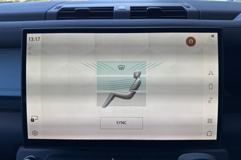  LAND ROVER DEFENDER 3.0 D250 X-Dynamic SE 110 5dr Auto 5311936