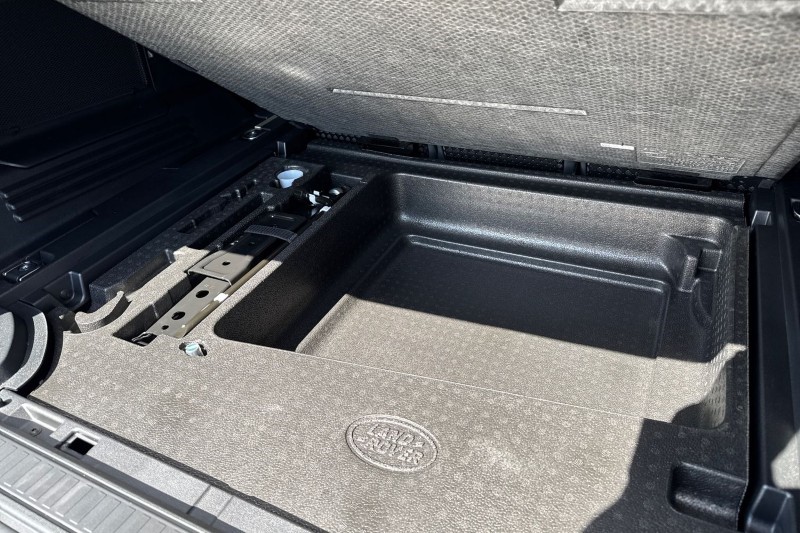  LAND ROVER DEFENDER 3.0 D250 X-Dynamic SE 110 5dr Auto 5311944