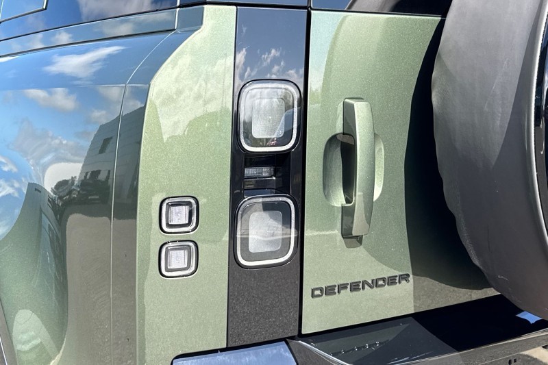  LAND ROVER DEFENDER 3.0 D250 X-Dynamic SE 110 5dr Auto 5311922