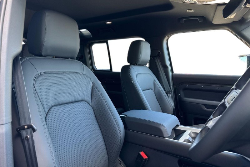  LAND ROVER DEFENDER 3.0 D250 X-Dynamic SE 110 5dr Auto 5311929