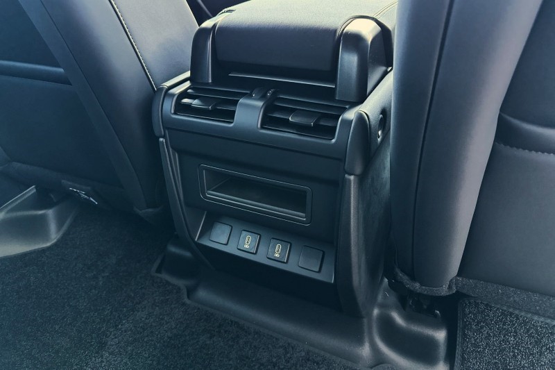  LAND ROVER DEFENDER 3.0 D250 X-Dynamic SE 110 5dr Auto 5311921