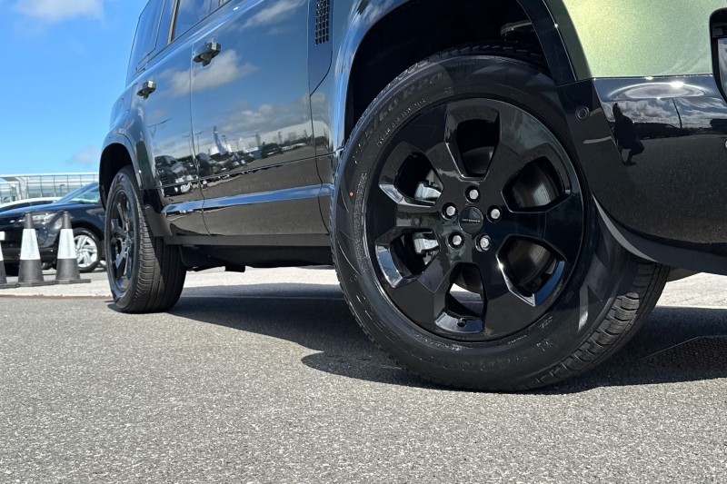  LAND ROVER DEFENDER 3.0 D250 X-Dynamic SE 110 5dr Auto 5311948