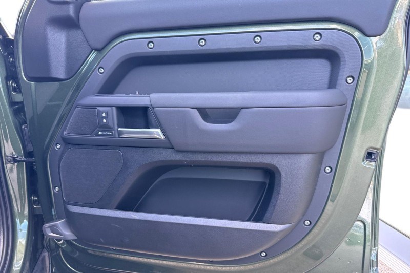  LAND ROVER DEFENDER 3.0 D250 X-Dynamic SE 110 5dr Auto 5311925