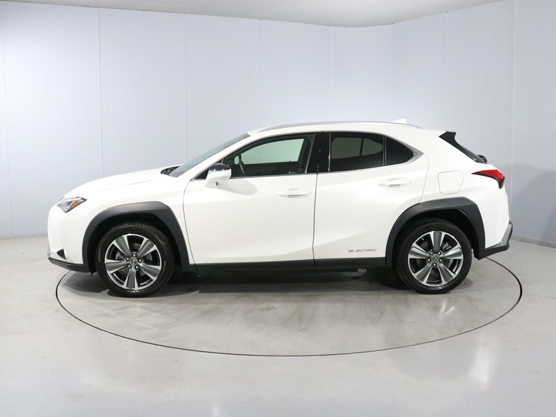 2022 (22) LEXUS UX 300e 150kW 54.3 kWh 5dr E-CVT 5910162