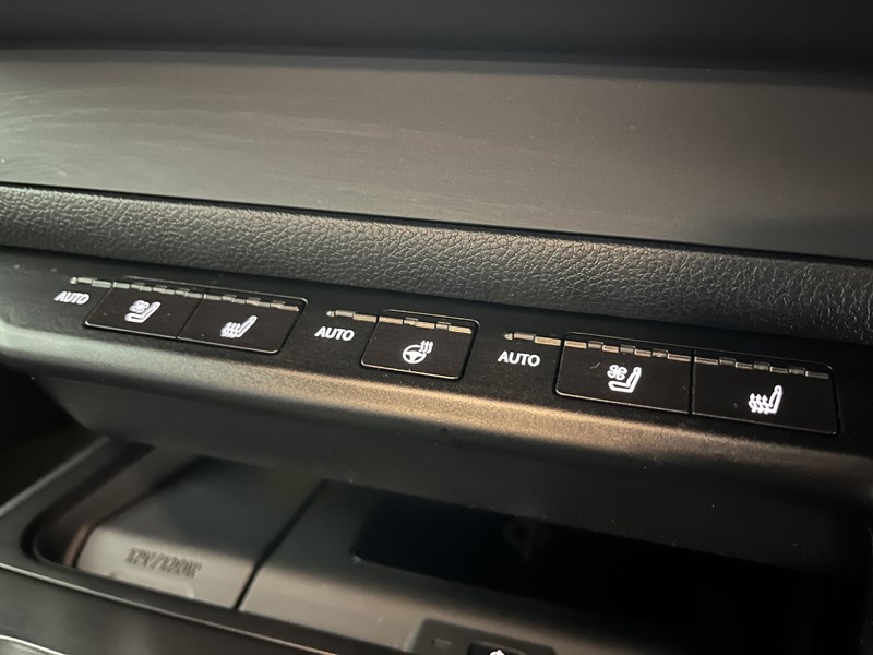 2022 (22) LEXUS UX 300e 150kW 54.3 kWh 5dr E-CVT 5910143
