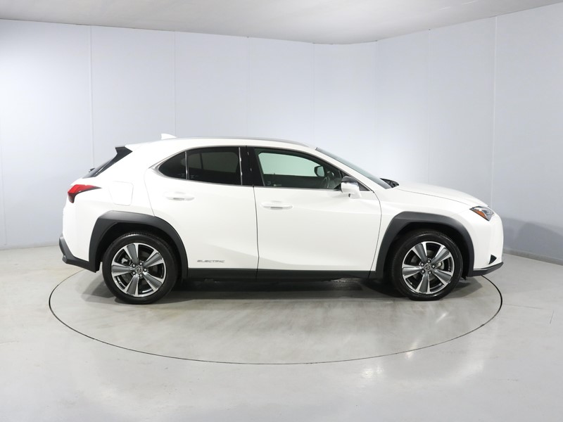 2022 (22) LEXUS UX 300e 150kW 54.3 kWh 5dr E-CVT 5910118