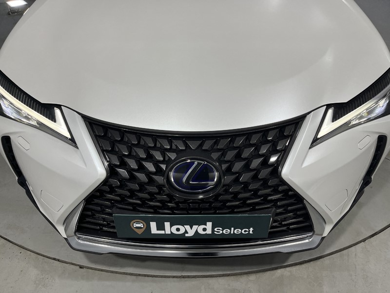 2022 (22) LEXUS UX 300e 150kW 54.3 kWh 5dr E-CVT 5910155