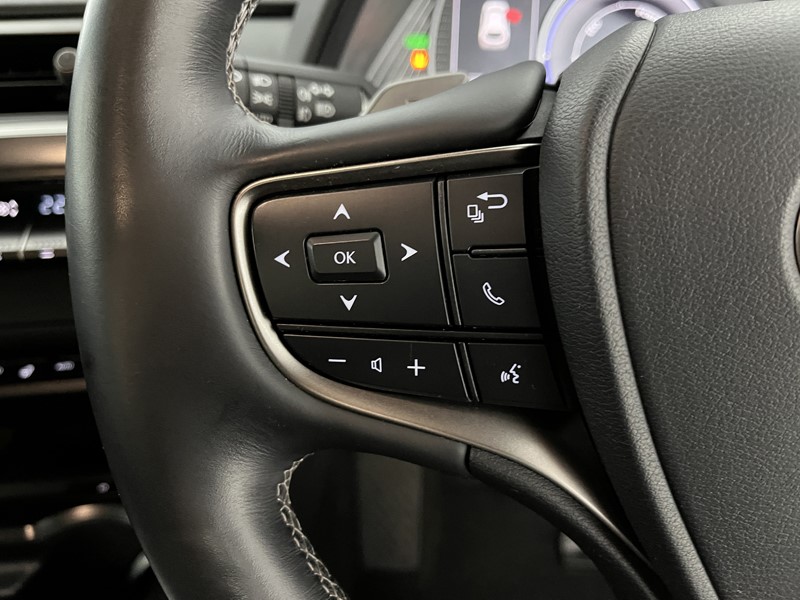 2022 (22) LEXUS UX 300e 150kW 54.3 kWh 5dr E-CVT 5910136