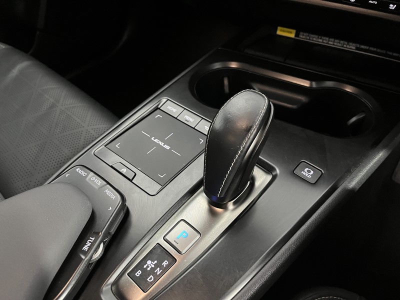 2022 (22) LEXUS UX 300e 150kW 54.3 kWh 5dr E-CVT 5910125