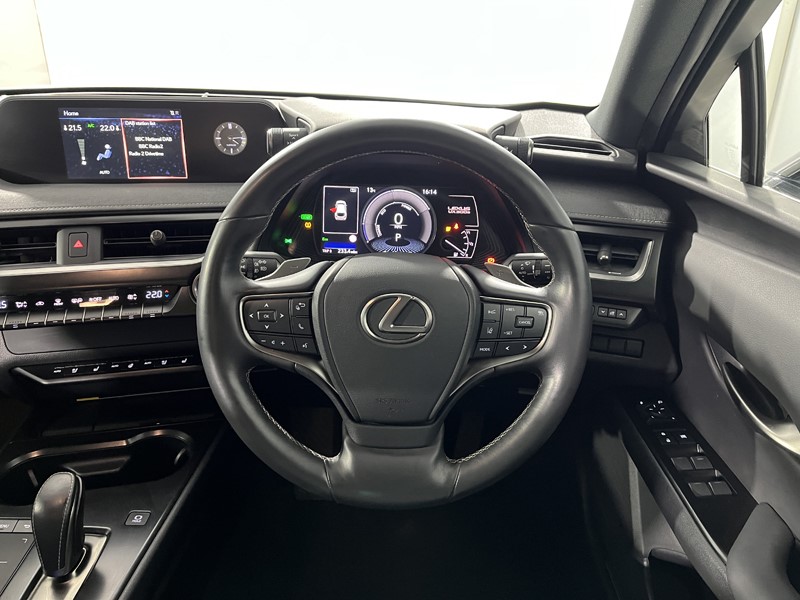 2022 (22) LEXUS UX 300e 150kW 54.3 kWh 5dr E-CVT 5910120