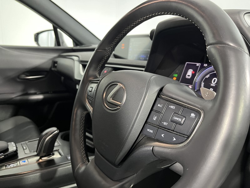 2022 (22) LEXUS UX 300e 150kW 54.3 kWh 5dr E-CVT 5910135
