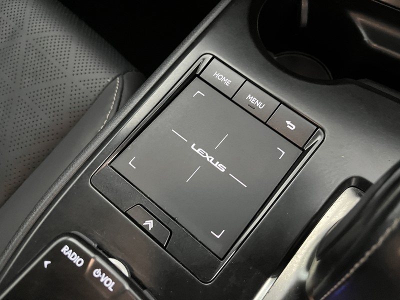 2022 (22) LEXUS UX 300e 150kW 54.3 kWh 5dr E-CVT 5910145