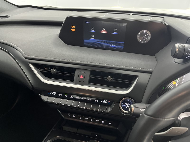 2022 (22) LEXUS UX 300e 150kW 54.3 kWh 5dr E-CVT 5910123