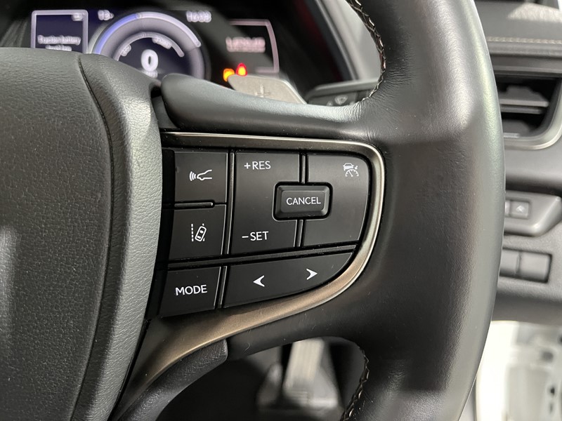 2022 (22) LEXUS UX 300e 150kW 54.3 kWh 5dr E-CVT 5910137