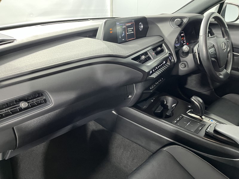 2022 (22) LEXUS UX 300e 150kW 54.3 kWh 5dr E-CVT 5910122