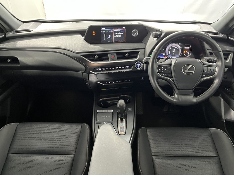 2022 (22) LEXUS UX 300e 150kW 54.3 kWh 5dr E-CVT 5910119
