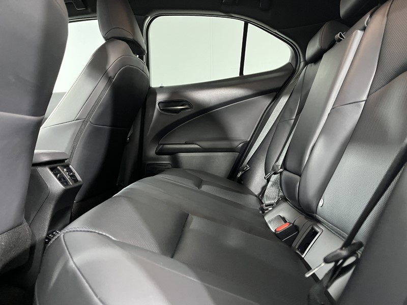 2022 (22) LEXUS UX 300e 150kW 54.3 kWh 5dr E-CVT 5910149