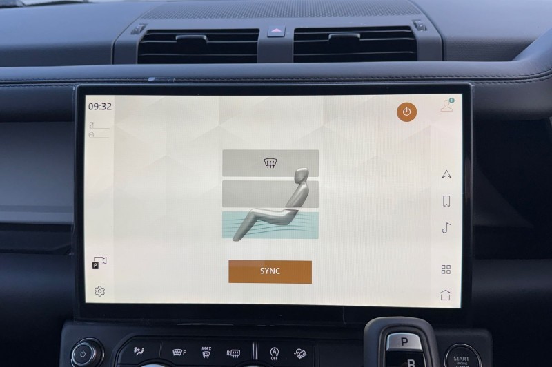  LAND ROVER DEFENDER 3.0 D250 X-Dynamic HSE 110 5dr Auto 4906387