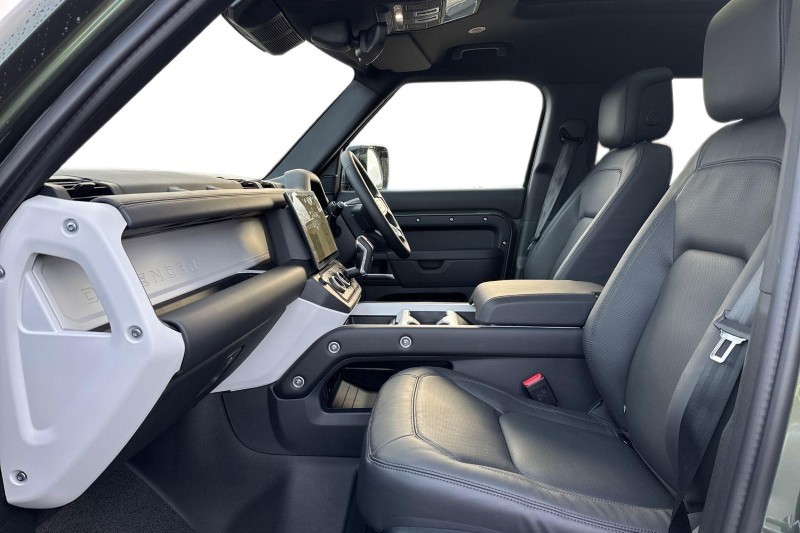  LAND ROVER DEFENDER 3.0 D250 X-Dynamic HSE 110 5dr Auto 4906357