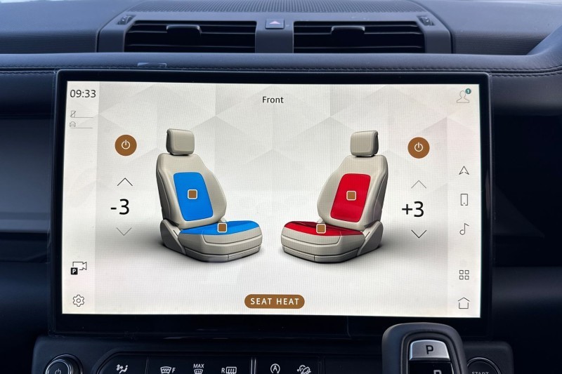  LAND ROVER DEFENDER 3.0 D250 X-Dynamic HSE 110 5dr Auto 4906388