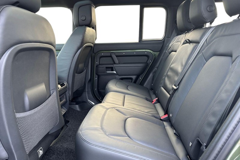  LAND ROVER DEFENDER 3.0 D250 X-Dynamic HSE 110 5dr Auto 4906358