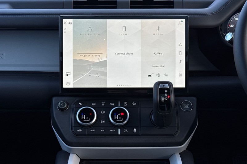  LAND ROVER DEFENDER 3.0 D250 X-Dynamic HSE 110 5dr Auto 4906368