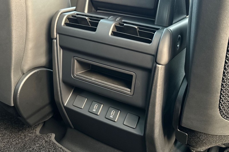  LAND ROVER DEFENDER 3.0 D250 X-Dynamic HSE 110 5dr Auto 4906372