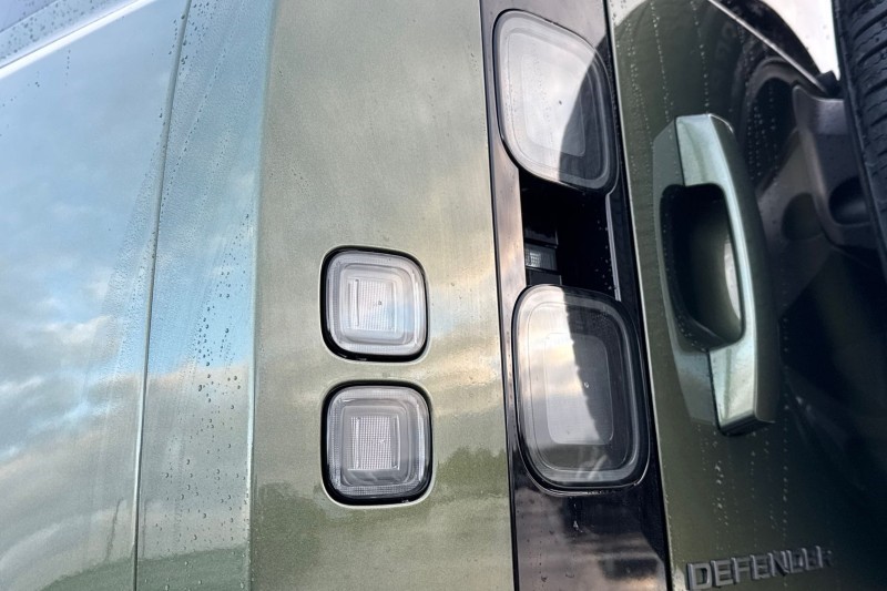  LAND ROVER DEFENDER 3.0 D250 X-Dynamic HSE 110 5dr Auto 4906373