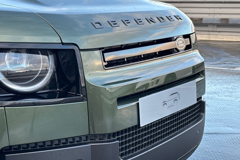 LAND ROVER DEFENDER 3.0 D250 X-Dynamic HSE 110 5dr Auto 4906394