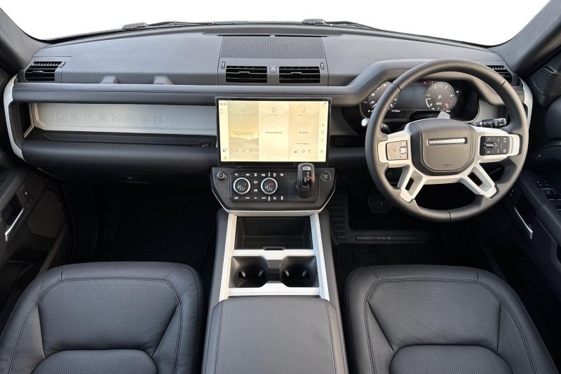  LAND ROVER DEFENDER 3.0 D250 X-Dynamic HSE 110 5dr Auto 4906363