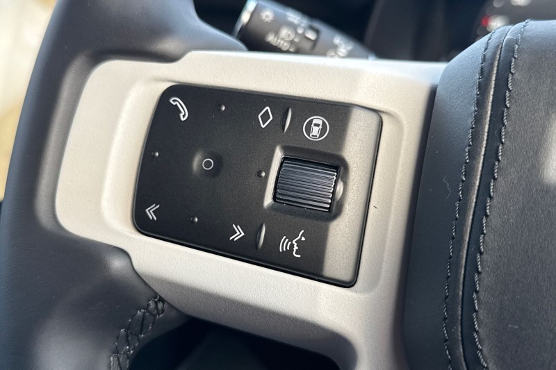  LAND ROVER DEFENDER 3.0 D250 X-Dynamic HSE 110 5dr Auto 4906383