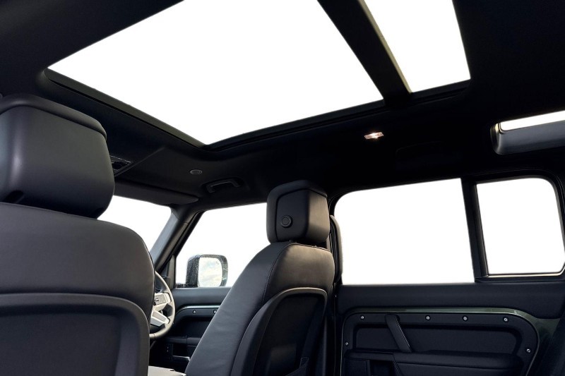  LAND ROVER DEFENDER 3.0 D250 X-Dynamic HSE 110 5dr Auto 4906375