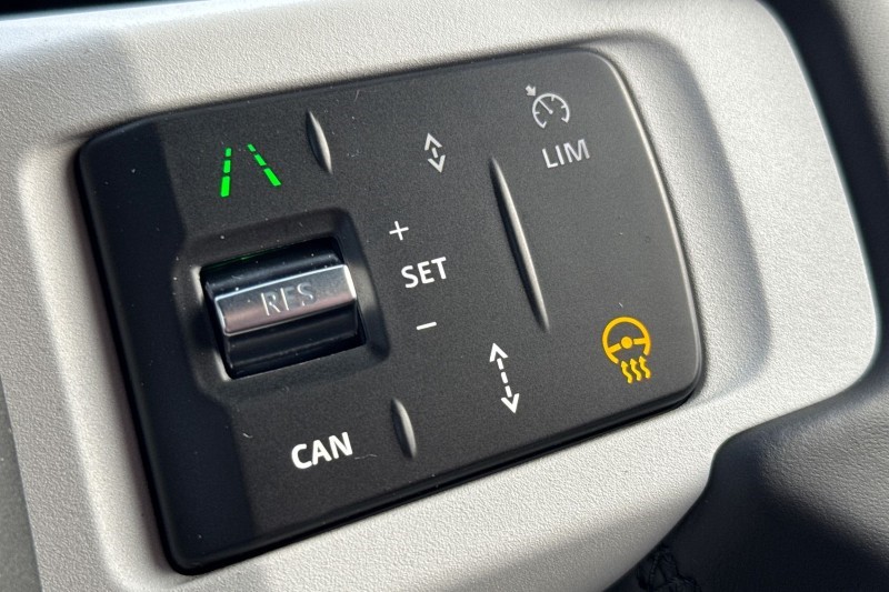  LAND ROVER DEFENDER 3.0 D250 X-Dynamic HSE 110 5dr Auto 4906382