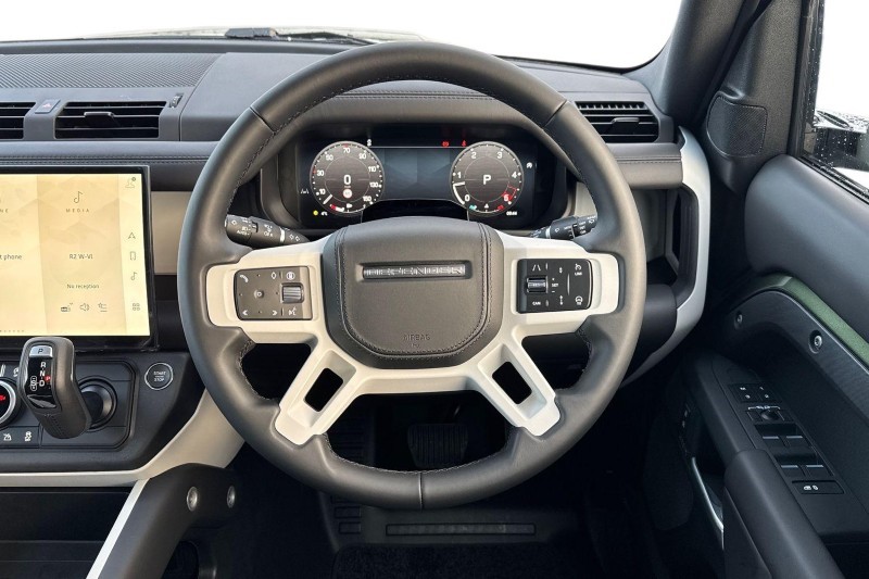  LAND ROVER DEFENDER 3.0 D250 X-Dynamic HSE 110 5dr Auto 4906369