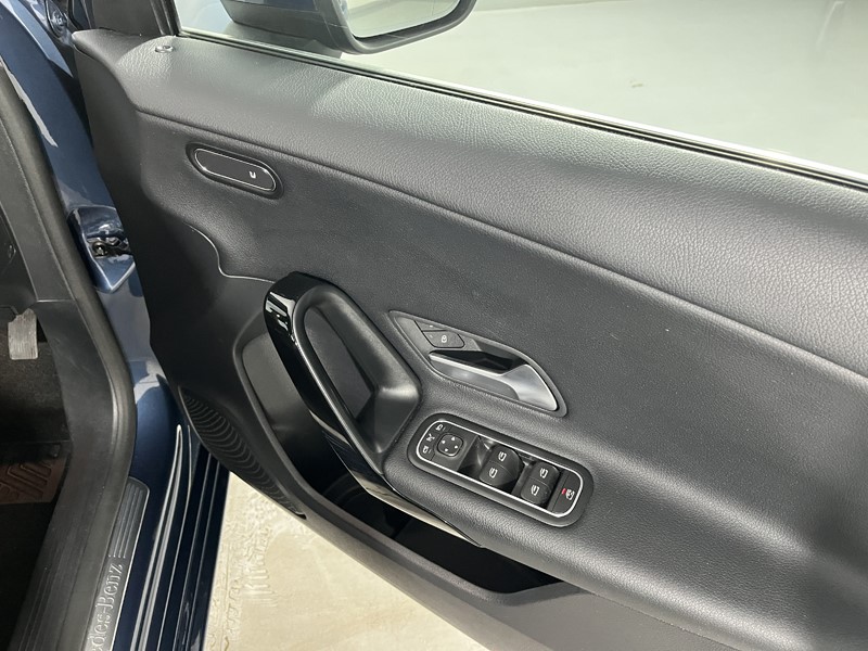 2019 (19) MERCEDES-BENZ A CLASS A180 SE Executive 5dr Auto 5929395