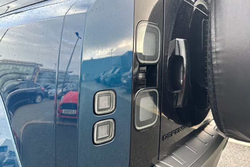  LAND ROVER DEFENDER 4.4 P635 Octa 110 5dr Auto 4945098