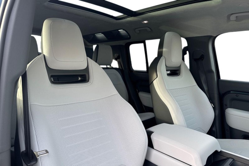  LAND ROVER DEFENDER 4.4 P635 Octa 110 5dr Auto 4945105