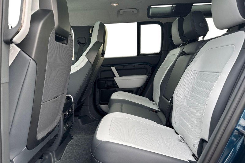  LAND ROVER DEFENDER 4.4 P635 Octa 110 5dr Auto 4945083